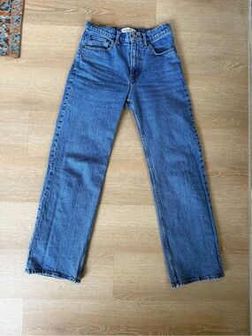 Abercrombie dark wash 90s relaxed Jean size 27R